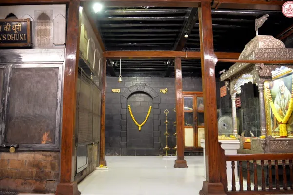 Dwarkamai mosque Shirdi – where Sai Baba lived and gave blessings