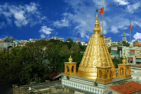 Sai Baba Samadhi Mandir Shirdi – the main shrine with marble idol